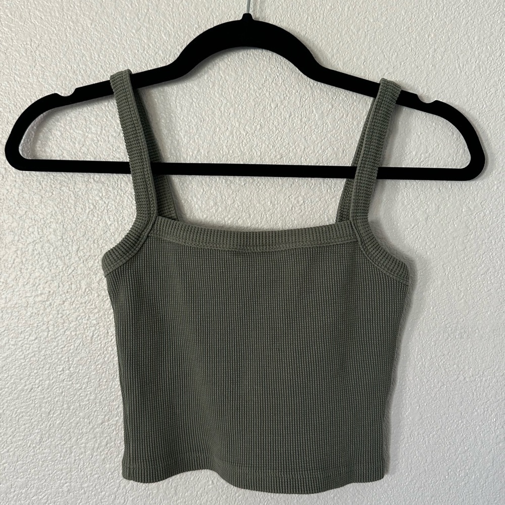 GREEN CROPPED TANK FOREVER 21